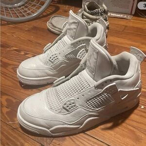 Jordan 4 Custom Made “White Cat” ( READ DISC)